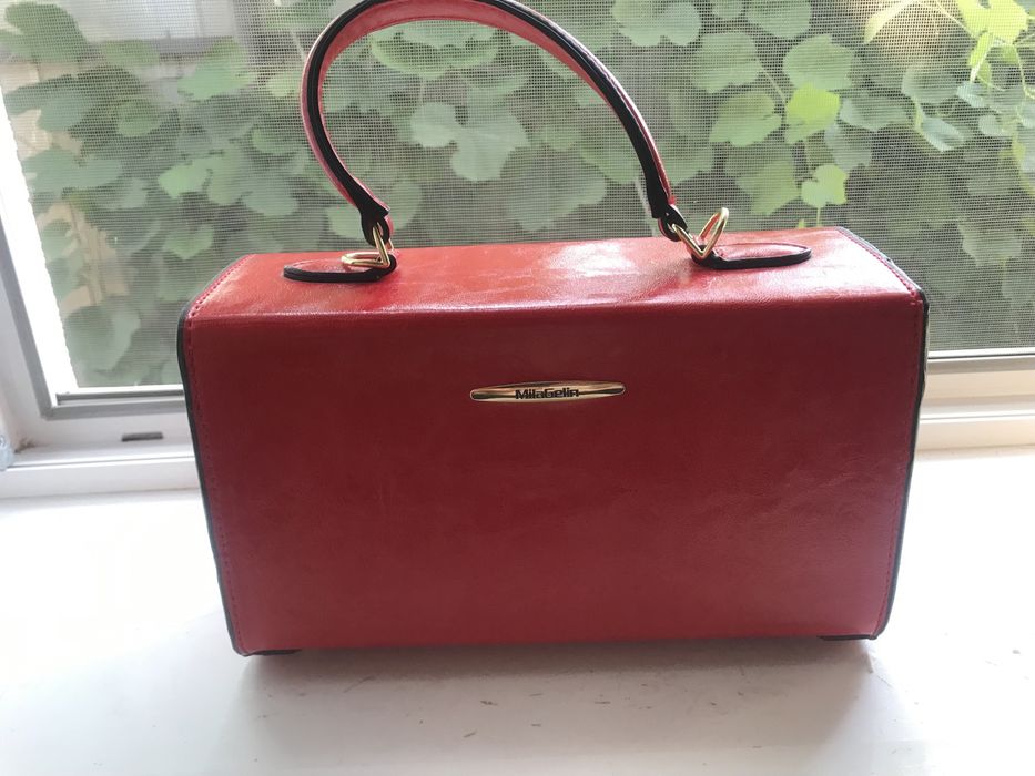 Красный клатч, косметичка, сумка