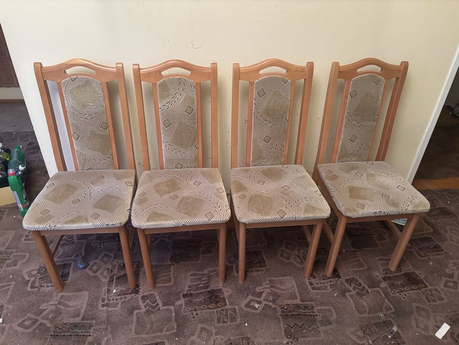 Kpl. 4 krzeseł tapicerowanych