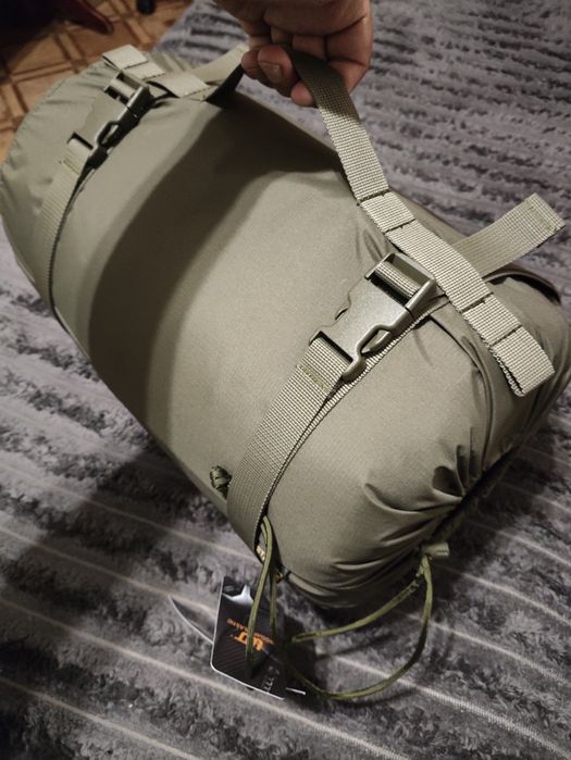 Зимовий спальний мішок