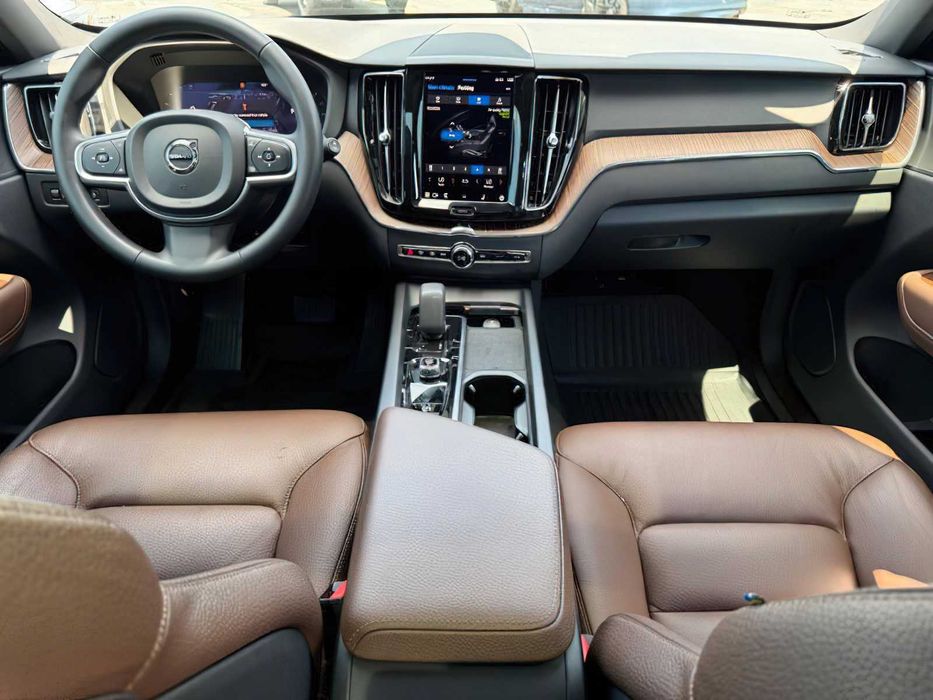 Volvo XC60 B5 Momentum      2022