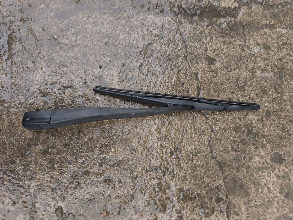 Продам задний дворник на nissan x-trail t31