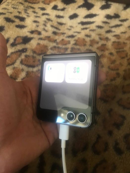 Samsung Z Flip 5 Mint 256