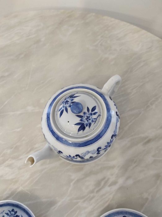 Jogo de xícaras e pires de cerâmica de Macau