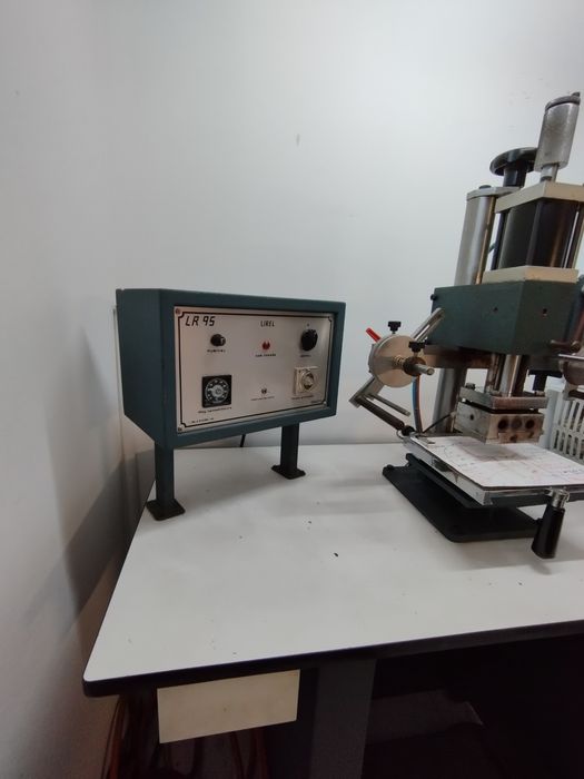 Máquina de gravar a quente