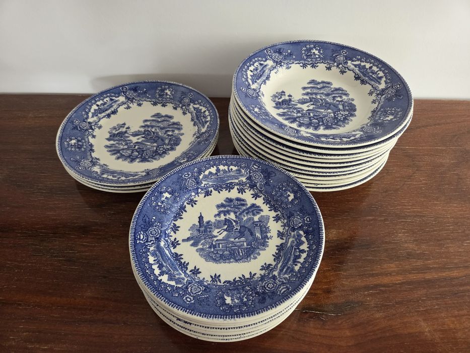 Pratos Sacavém, Estátua azul