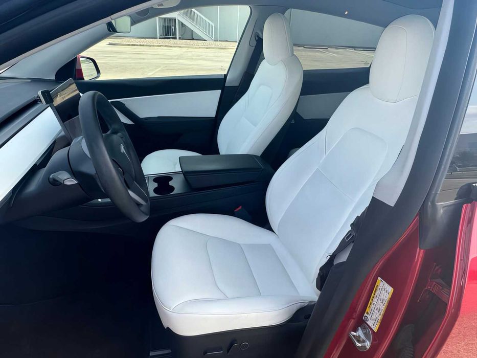 Tesla Model Y      2021