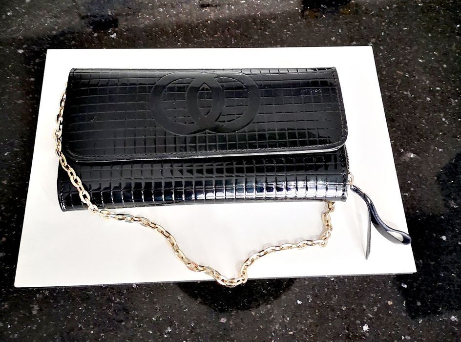 Torebka kopertówka, czarna.