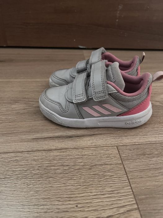 Кросівки adidas для дівчинки