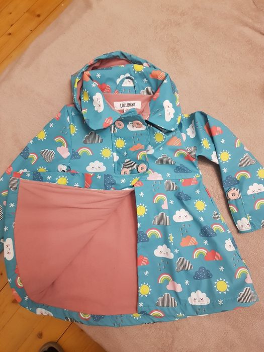 Дощовик на дівчинку