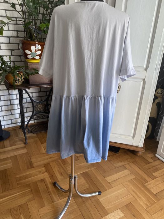 Sukienka falbany błekitna.