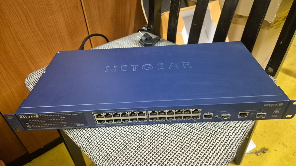Netgear ProSafe 24 Port 10/100 Smart Switch, 2 Gigabit ports FS726TP