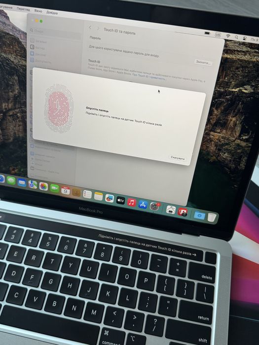 MacBook Pro 13 M1 (2020) 8GB / 256GB — стан близький до ідеалу