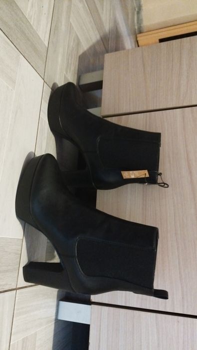 Buty na słupku ANNA FIELD