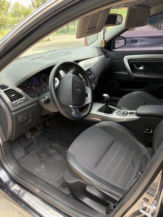 Автопродаж Renault Laguna
