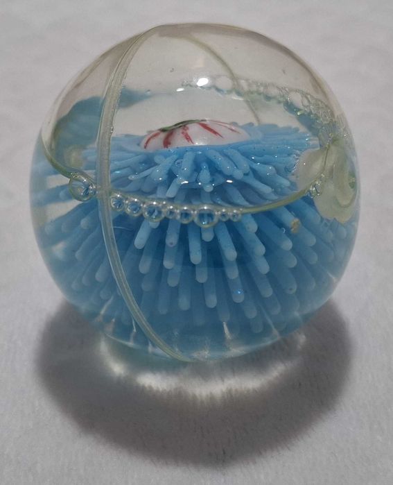 Gumowa kulka z okiem, brokatem, niebieska, 6cm (Zabawka)