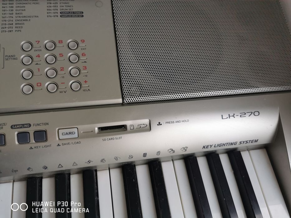 Pianino Casio lk270