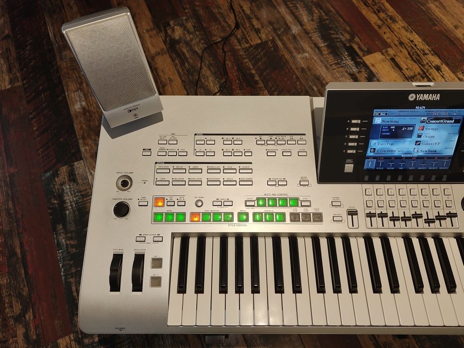 Keyboard Yamaha Tyros 3 + głośniki!