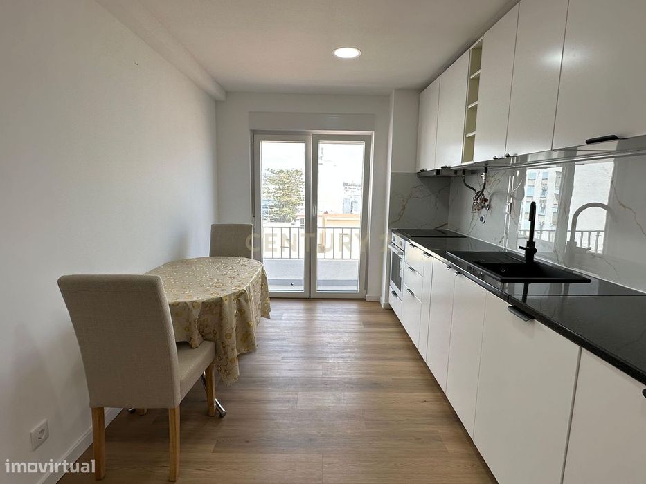 Apartamento T2 Remodelado, Equipado e Mobilado - Olhão