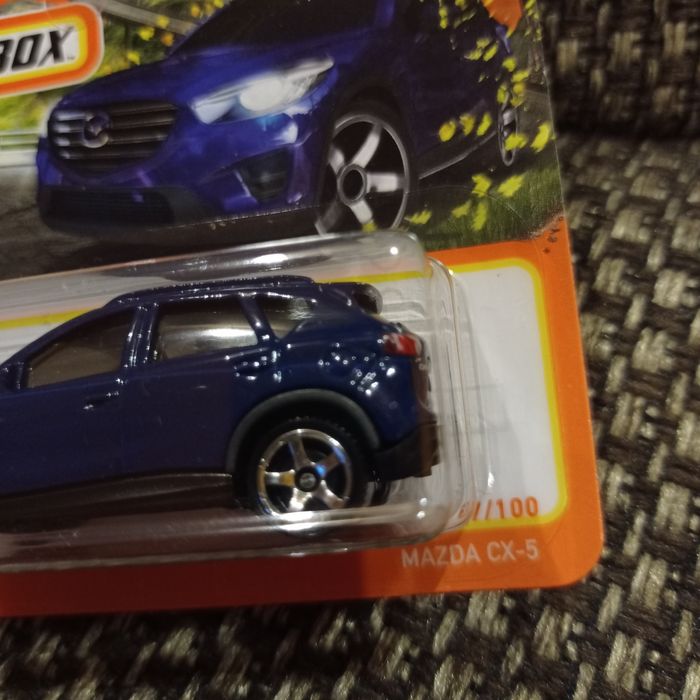 Matchbox Mazda CX-5 auto samochód resorak zabawka dla dzieci