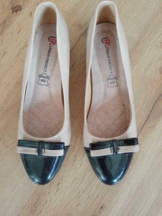 Beżowe czółenka rozm 37