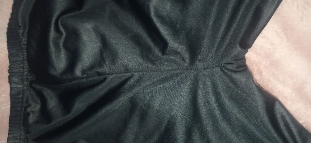 Getry leginsy z ozdobnymi wycięciami na nogach wadą