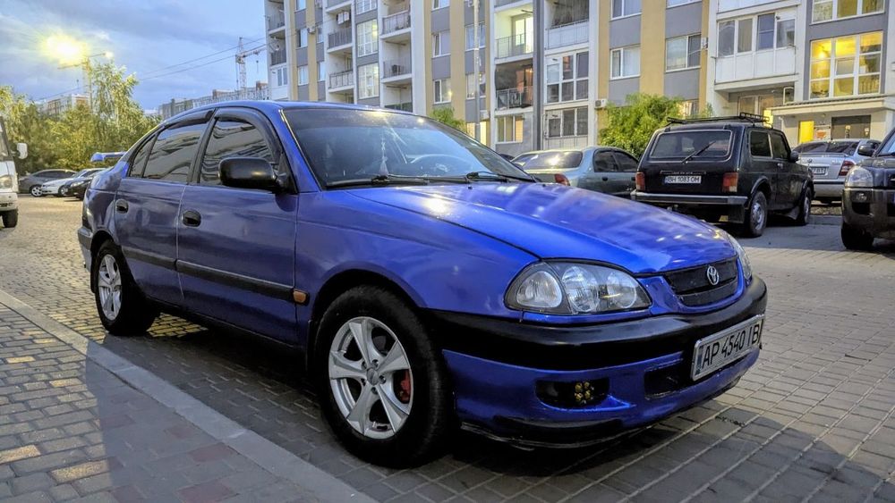 Срочная продажа  Тойоту Авенсис т22/1.6/газ-бензин