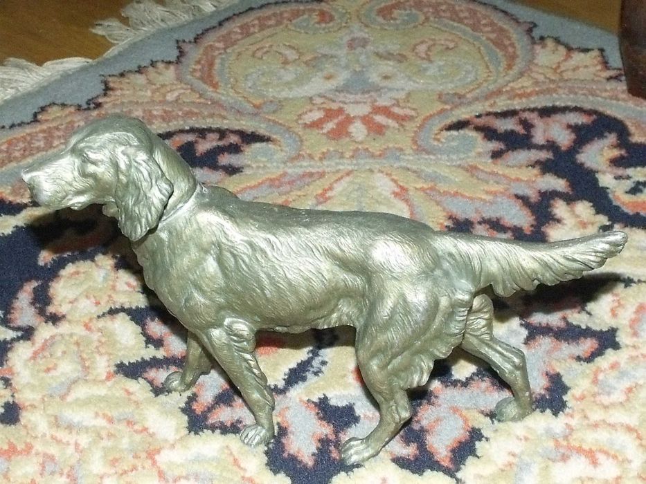 бронзовая собака