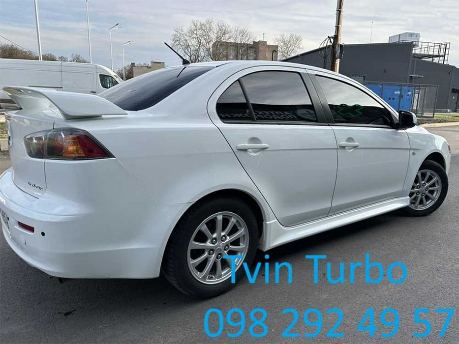 Накладки на пороги спойлер юбки реснички клыки Mitsubishi Lancer 9 10