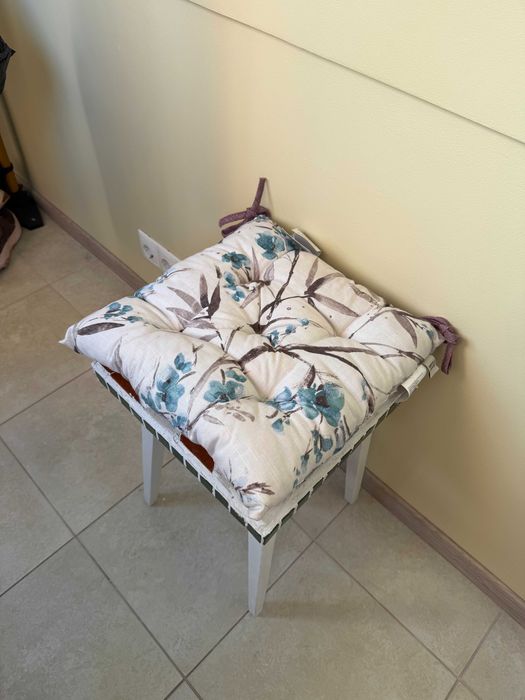 Нові подушки для стільців/табуретів 4 штуки