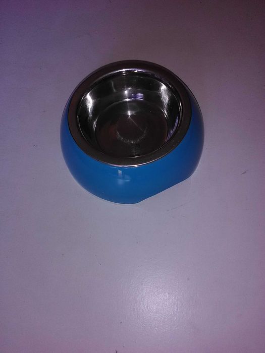 comedouro azul da para lavar é inox