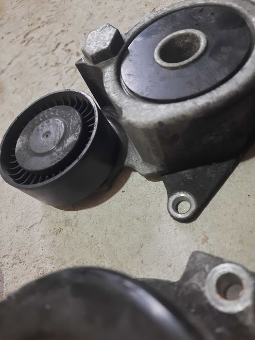 Натяжні ролики ролік колесико Тойота Авенсіс т27 2.2 дизель д4д