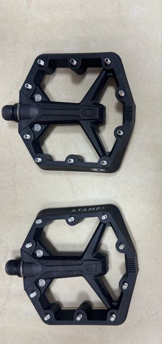 велосипедні педалі-платформи Crankbrothers Stamp 1 Gen 2 чорного кольору.