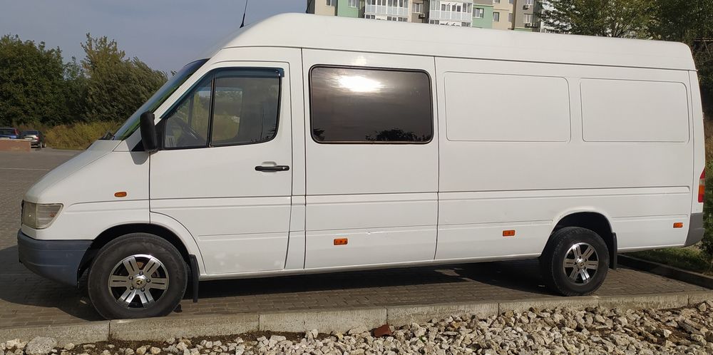 Вантажні перевезення Доставка вантажів Авто на замовлення