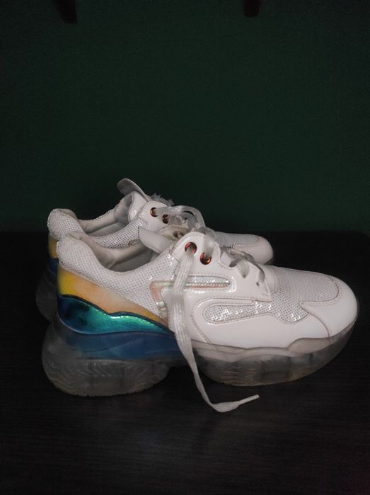 Кросівки як нові з паєтками 25 см устілка