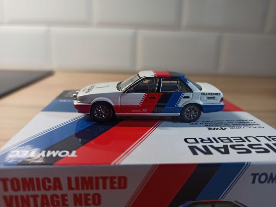 Nissan bluebird 1:64 TOMICA