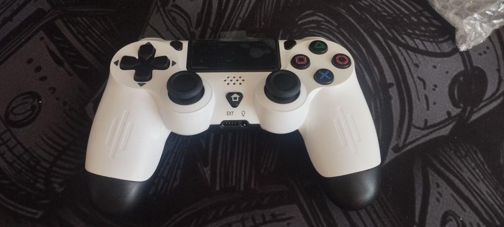 Pad do Ps4 nowy.
