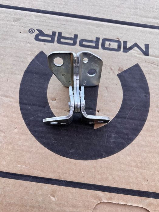 Mopar Jeep 55113661AC Lewy górny zawias drzwi