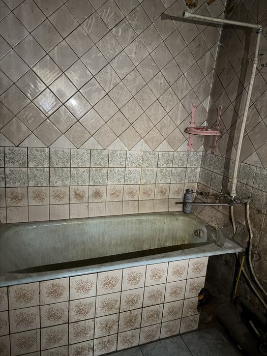Продам будинок з ділянкою 14 соток,з виходом до озера