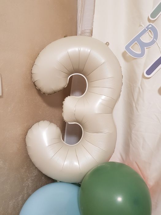 Дитяча фотозона happy цифра 3