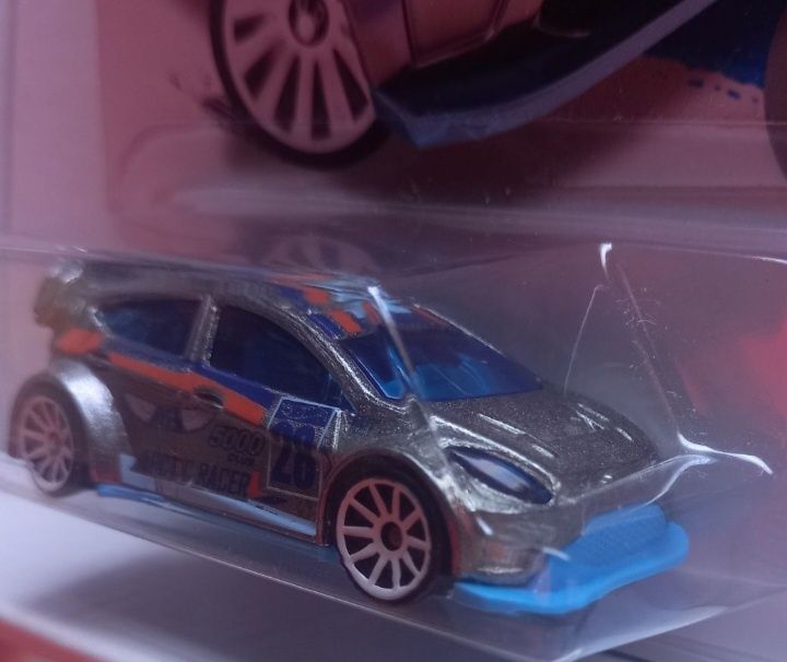 Conjunto 2 - ford fiesta hot wheels