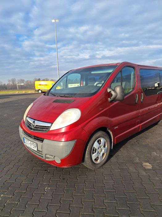 Vivaro long 9-osobowy 145 koni