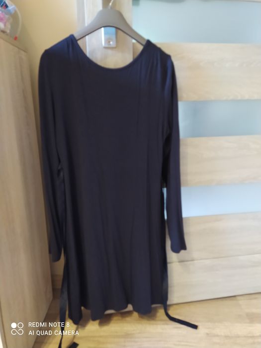 Elegancka granatowa sukienka