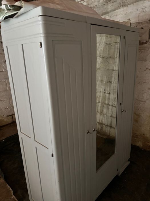 Roupeiro com espelho