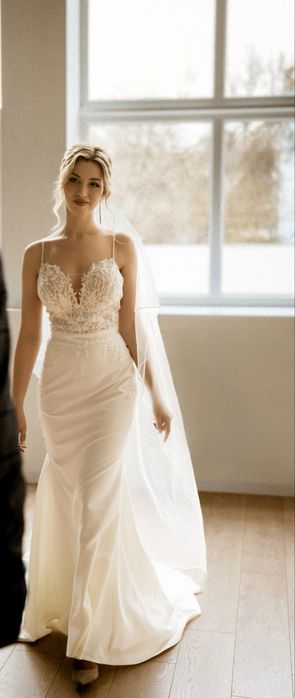 Продам весільну сукню