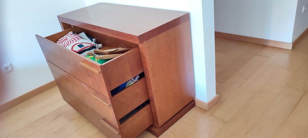 Cómoda / Aparador em Madeira – 3 Gavetas + Espaço de Arrumação