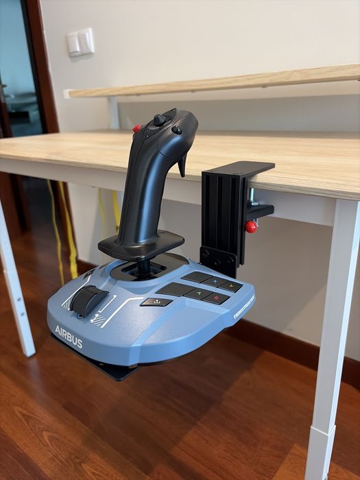 Suporte HOTAS para secretária (joystick/throttle)