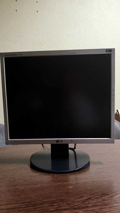 Монітор LG Flatron L1753S 17" (VGA, робочий) у повністю робочому стані.