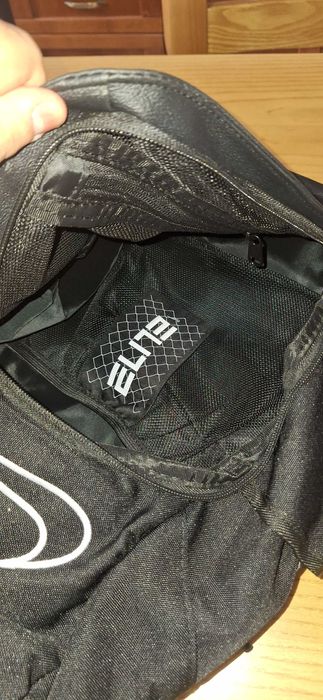 Mochila Nike ELITE