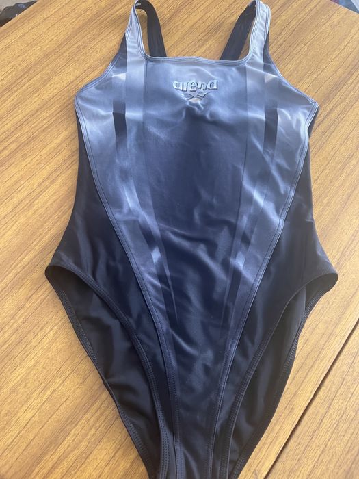 Купальник arena фірмовий