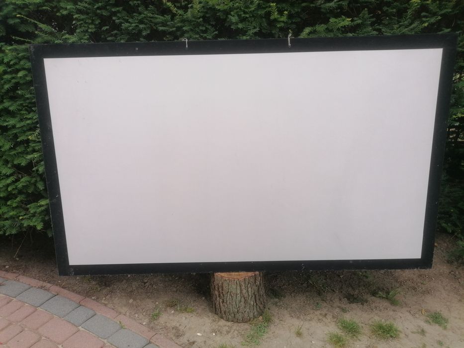 Ekran ptojekcyjny duży wiszący